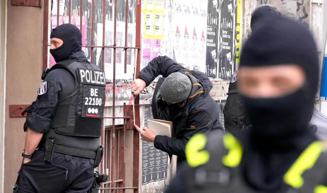 Nach dem Anschlag auf das Berliner Stromnetz im September 2025 ermittelte die Polizei vier Verdächtige.
