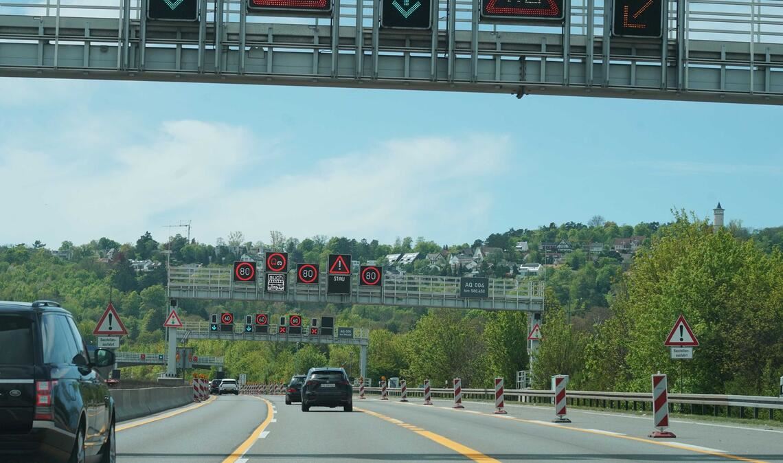 Nach dem Brand im Engelbergtunnel Anfang März wurde am Samstag nun eine zweite Spur geöffnet.