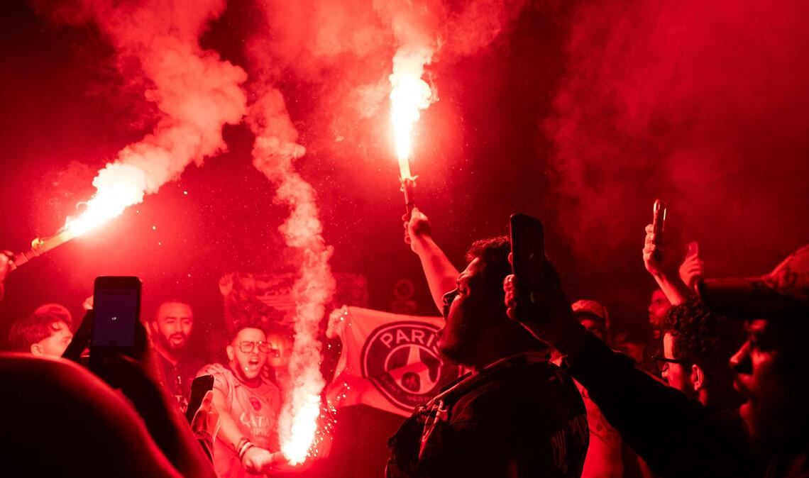 Nach dem Champions League-Sieg von PSG gegen Arsenal feierten die Fans ausgelassen – doch es kam auch zu Ausschreitungen.