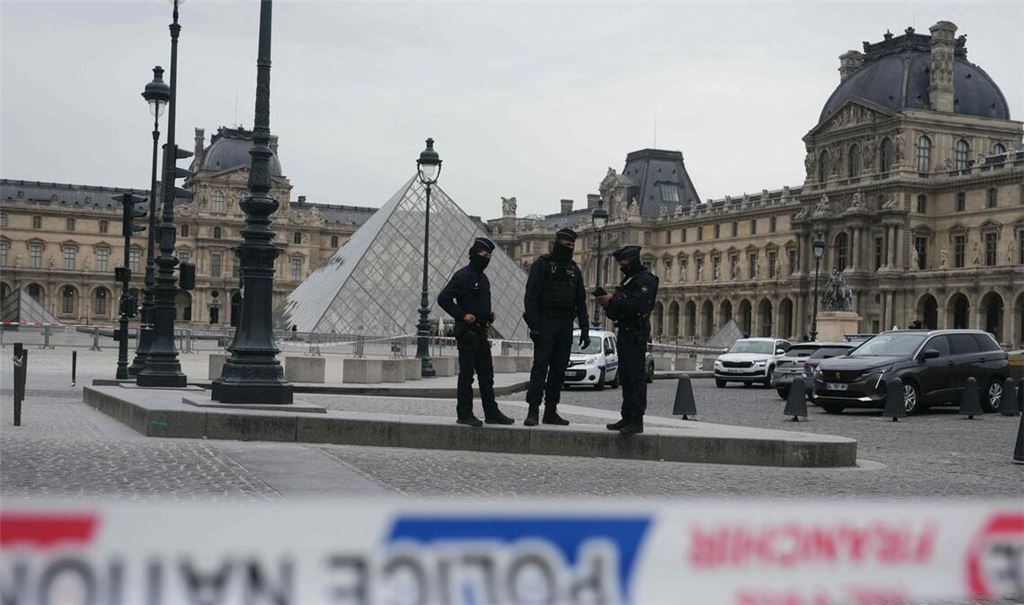 Nach dem Einbruch in den Louvre wächst die Kritik an der Sicherheit.
