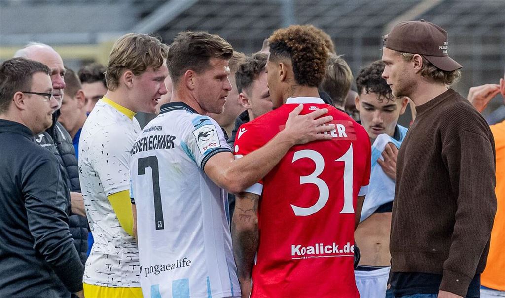 Nach dem Eklat gab es viele aufmunternde Worte für den Cottbuser Justin Butler.