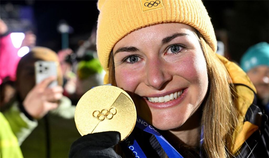 Nach dem Sturz-Drama in Peking kann Julia Taubitz mit Olympia-Gold wieder lachen.