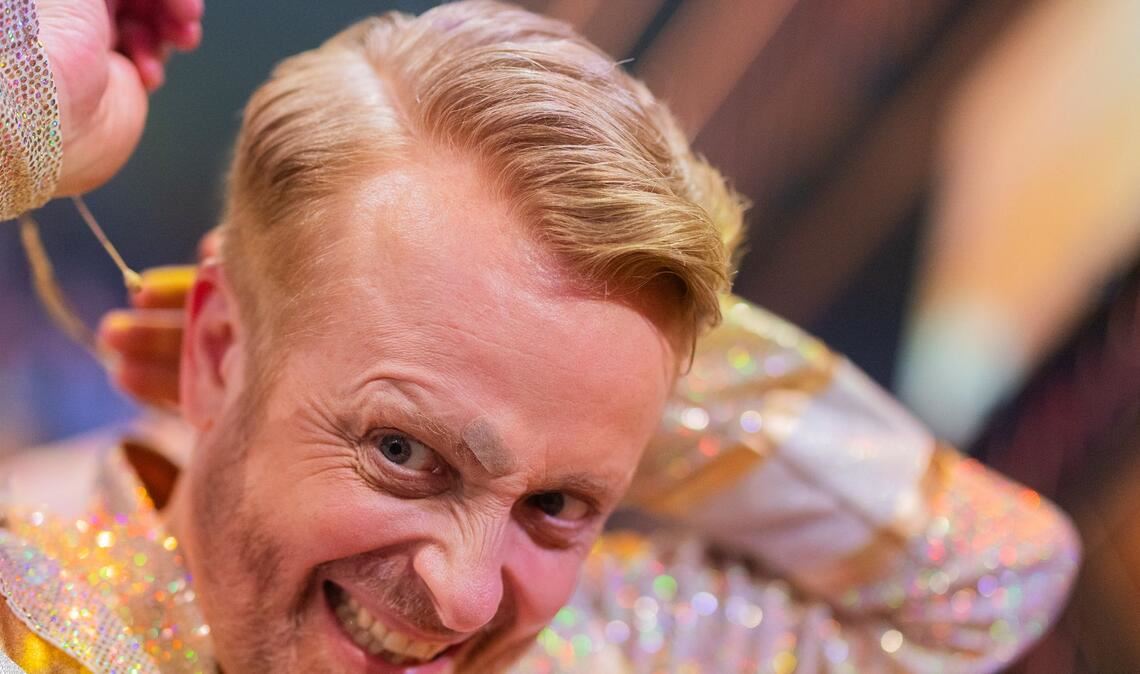 Nach dem Tanz wurde Ross Antony erfolgreich behandelt - ein Pflaster verdeckte die Wunde.