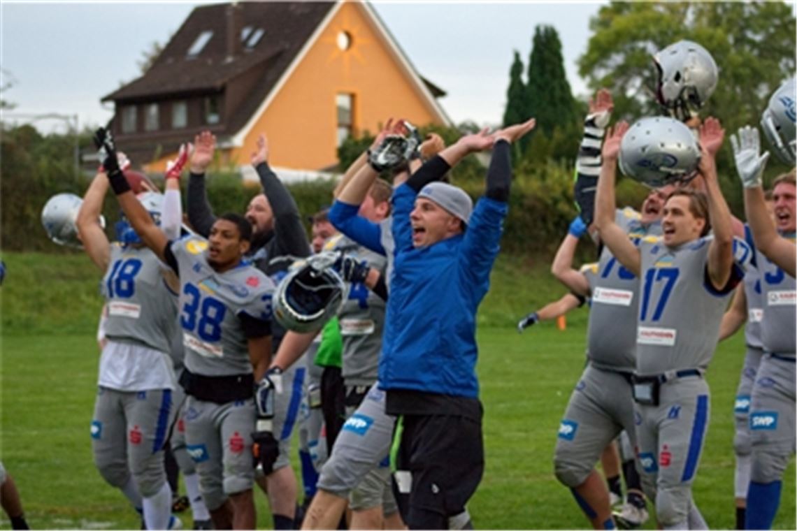 Nach dem Titelgewinn in der Regionalliga ist der Jubel bei den Wilddogs groß. Nun wollen sie den Aufstieg schaffen. Foto: privat