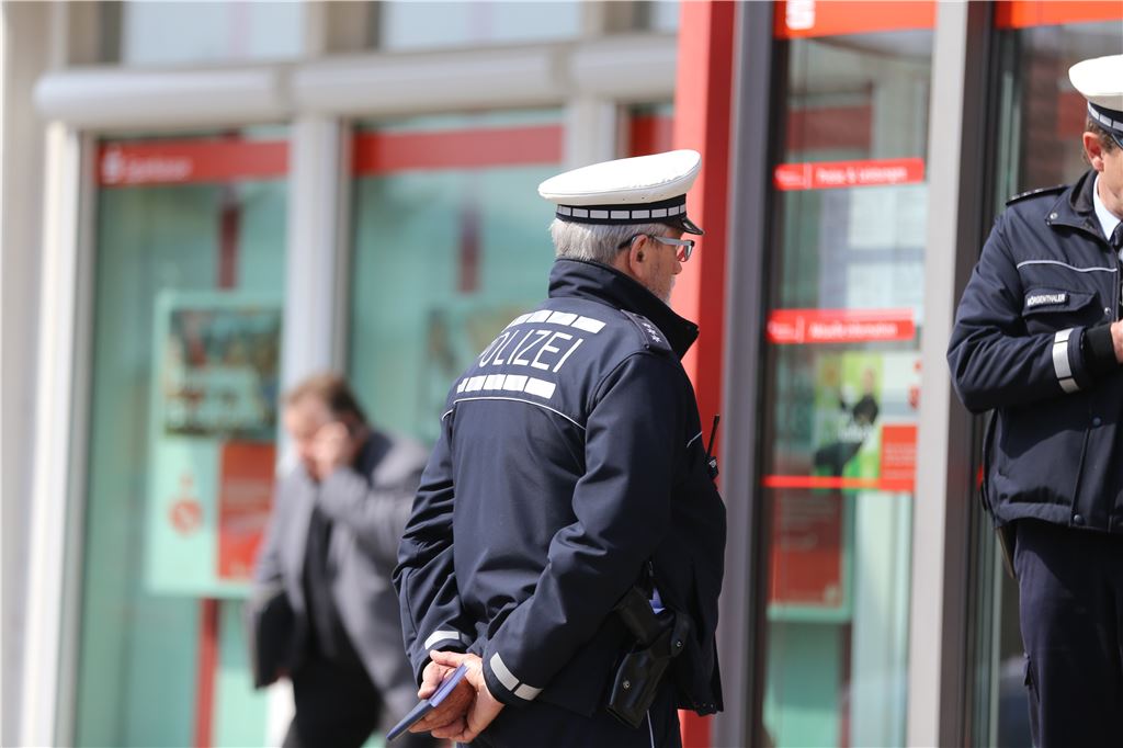 lh Banküberfall Sparkasse Öschelbronn (7)