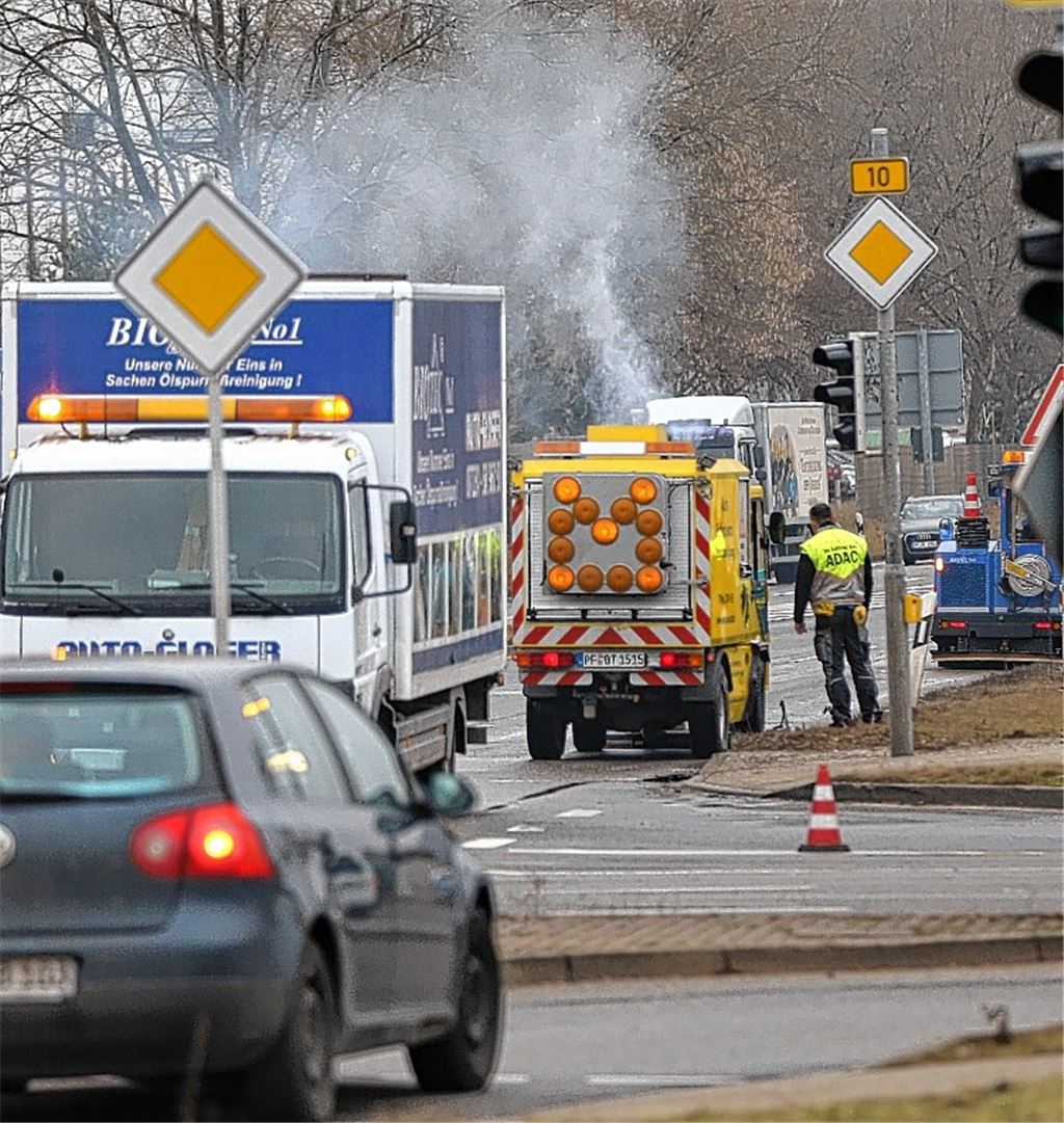 B10 nach Unfall für Stunden gesperrt