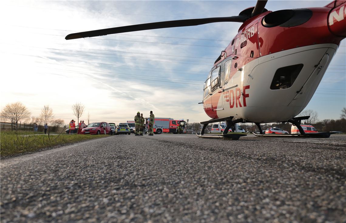 Schwerer Unfall bei Ötisheim fordert zwei Verletzte lh Unfall Ötisheim (6)
