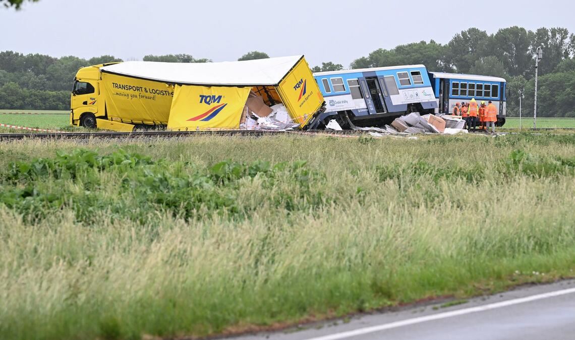 Nach dem Unfall wurden acht Menschen ins Krankenhaus gebracht.