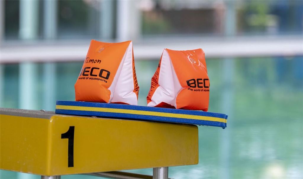 Nach dem Urteil gegen zwei Pädagoginnen wegen des Todes eines siebenjährigen Schülers im Schwimmunterricht wird der Prozess vor dem Landgericht Konstanz teils neu aufgerollt. (Symbolbild)