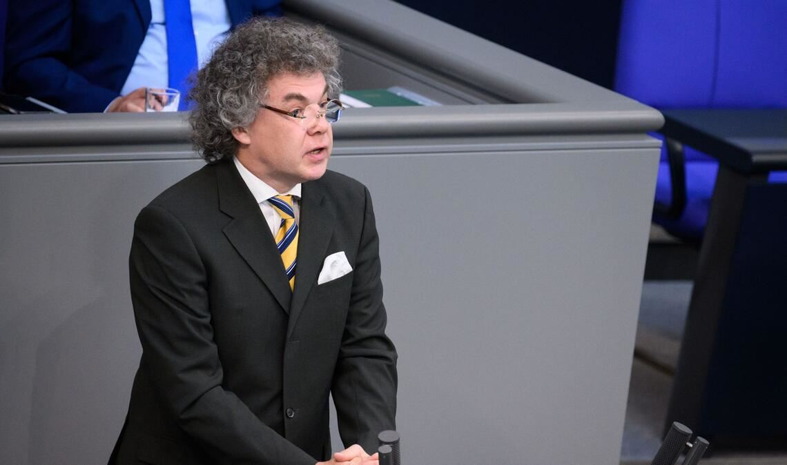 Nach dem Vorwurf, im Bundestag den Hitlergruß gezeigt zu haben,  muss der sächsische AfD-Abgeordnete Matthias Moosdorf vor Gericht (Archivfoto).