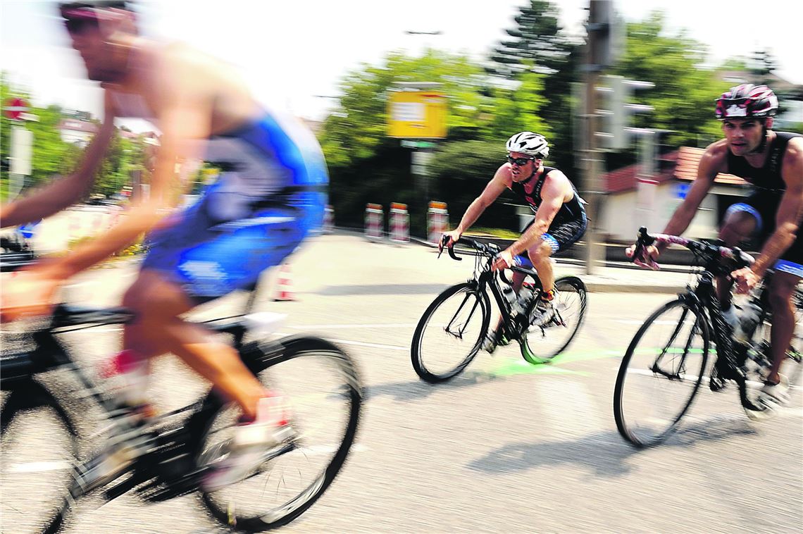 Nach dem Wendepunkt in der Innenstadt geht es für die Radler wieder hoch zum Plattenwald.