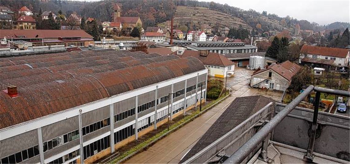 Nach dem Willen des aktuellen Eigentümers, des Insolvenzverwalters Dr. Philipp Grub, soll auf dem ehemaligen MWK-Areal in Maulbronn künftig ein modernes Stadtquartier mit einer Mischung aus Wohnen und Arbeiten seinen Platz haben. Noch ist schwer abzuschätzen, ob aus der Vision am Ende auch Wirklichkeit wird. 