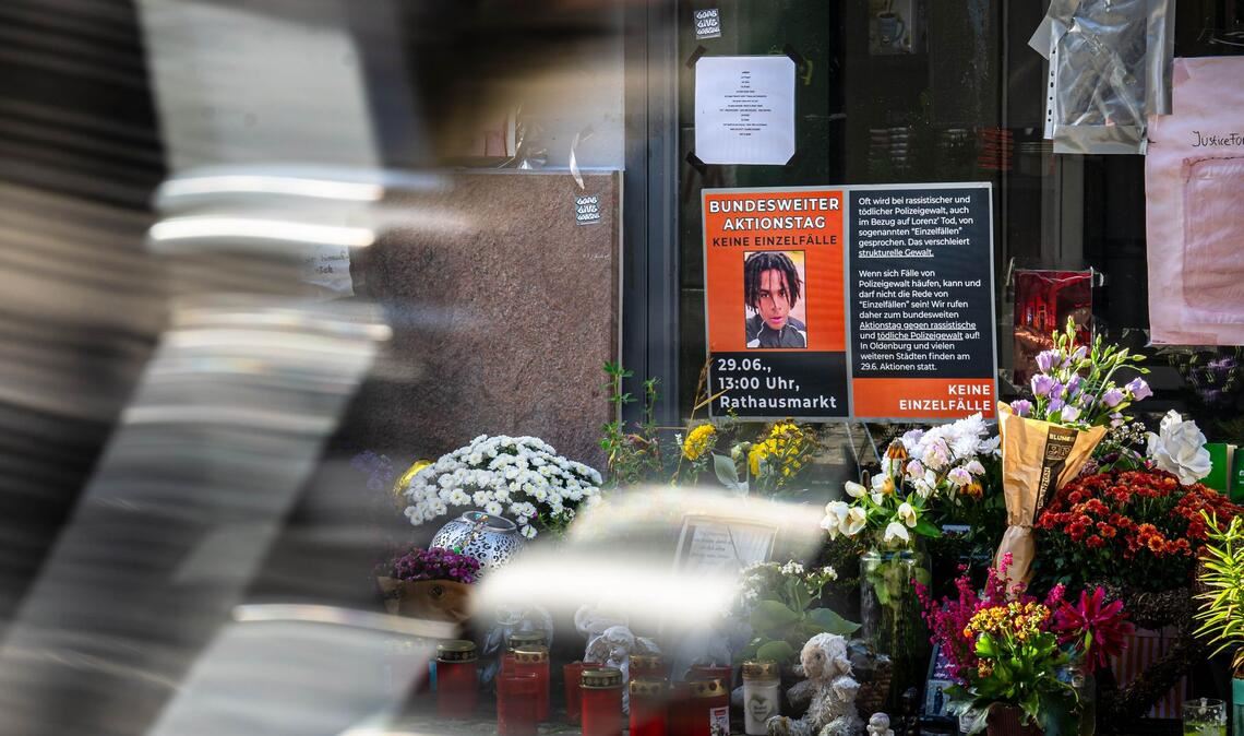 Nach dem gewaltsamen Tod des 21-jährigen Lorenz in Oldenburg hat die Staatsanwaltschaft Anklage gegen einen Polizisten erhoben. (Archivbild)