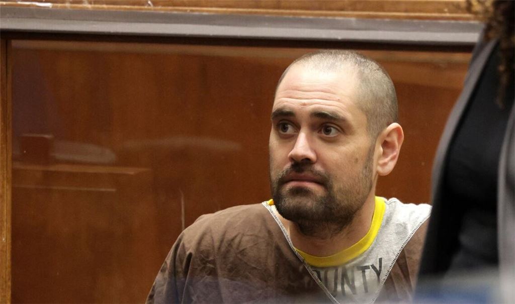 Nach dem gewaltsamen Tod des Regisseurs Rob Reiner und seiner Ehefrau Michele plädiert der wegen Mordes angeklagte Sohn Nick vor Gericht auf „nicht schuldig”.