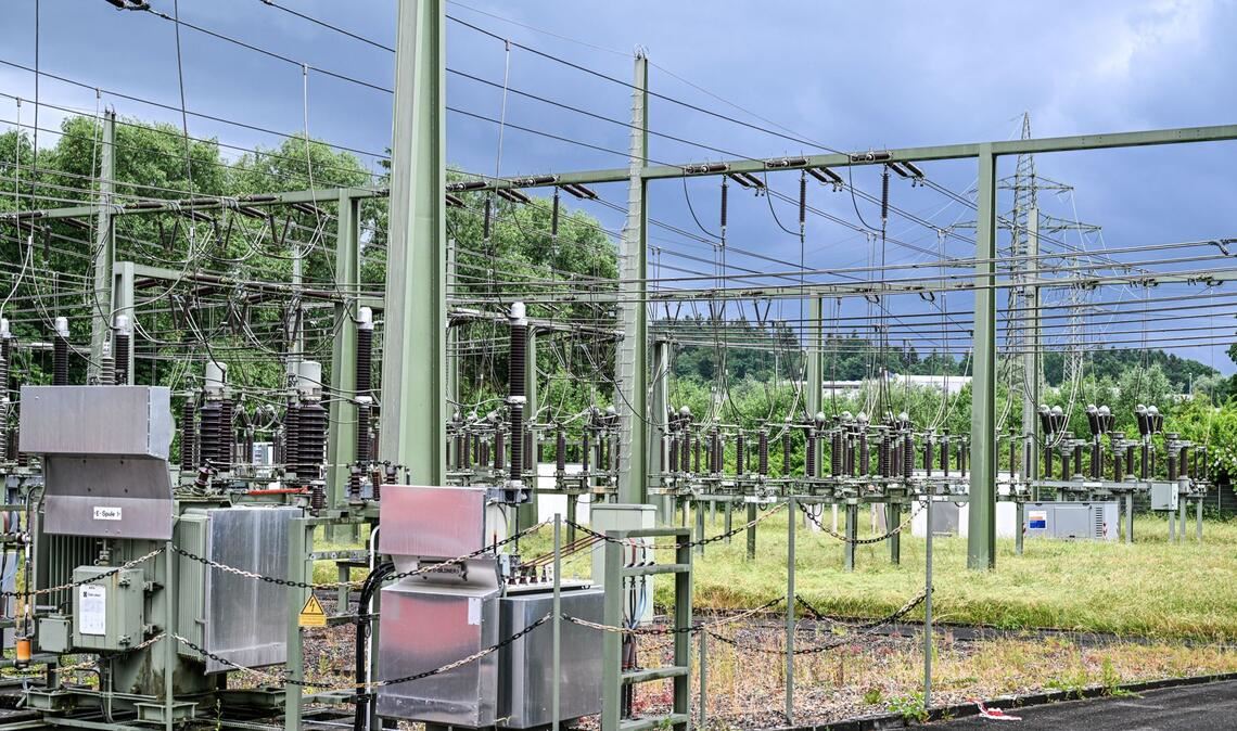 Nach dem großflächigen Stromausfall in Reutlingen laufen die Reparaturarbeiten.
