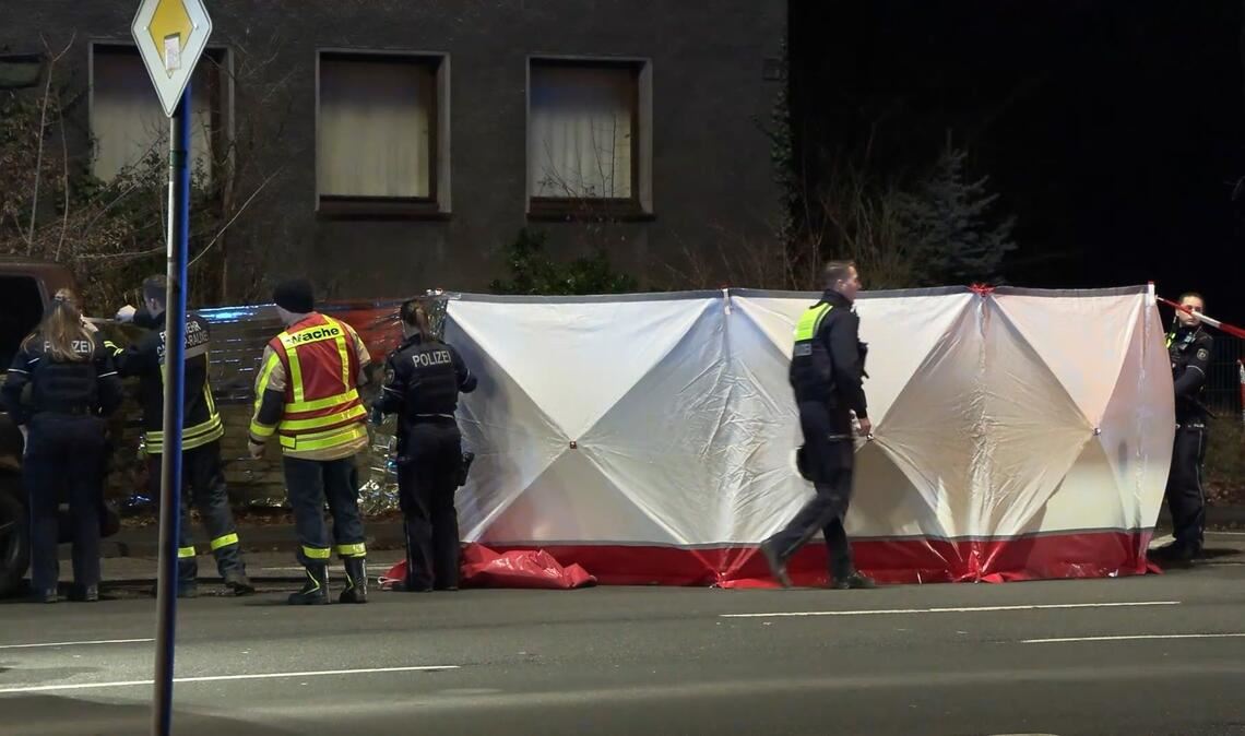 Nach dem mutmaßlichen Mord an einem 17 Jahre alten Schüler in Castrop-Rauxel sucht die Polizei weiter nach der gleichaltrigen Tatverdächtigen. (Archivbild)