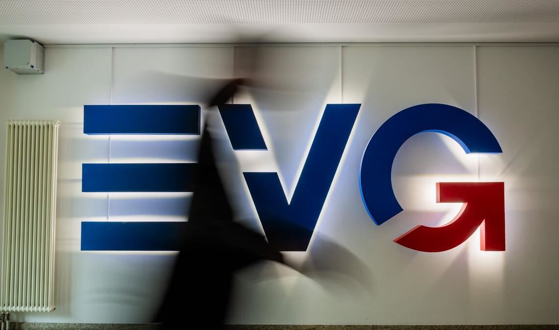 Nach dem tödlichen Angriff auf einen Zugbegleiter bei einer Ticketkontrolle in Rheinland-Pfalz ruft die Eisenbahn- und Verkehrsgewerkschaft (EVG) zu einer Schweigeminute auf. (Symbolbild)