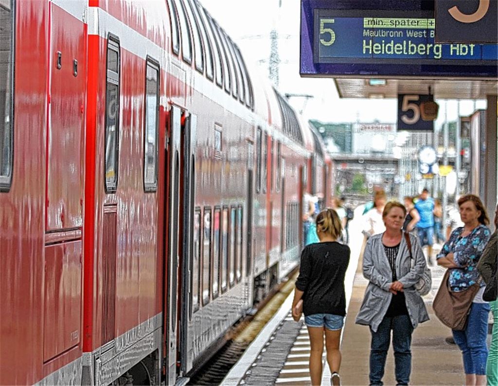 Nach dem tragischen Unglück müssen sich die Reisenden in Geduld üben.. Foto: Goertz.