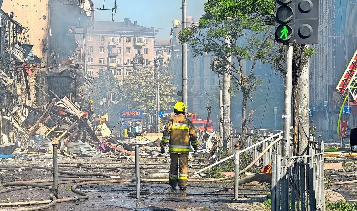 Nach dem verheerenden Angriff vom Wochenende sind die Aufräumarbeiten sind in vollem Gange.