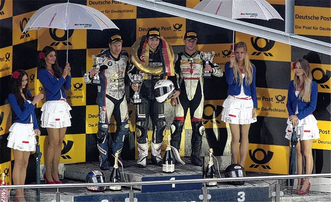 Nach dem zweiten Rennen auf dem Lausitzring steht Dominik Vincon ganz oben auf dem Treppchen. Foto: privat