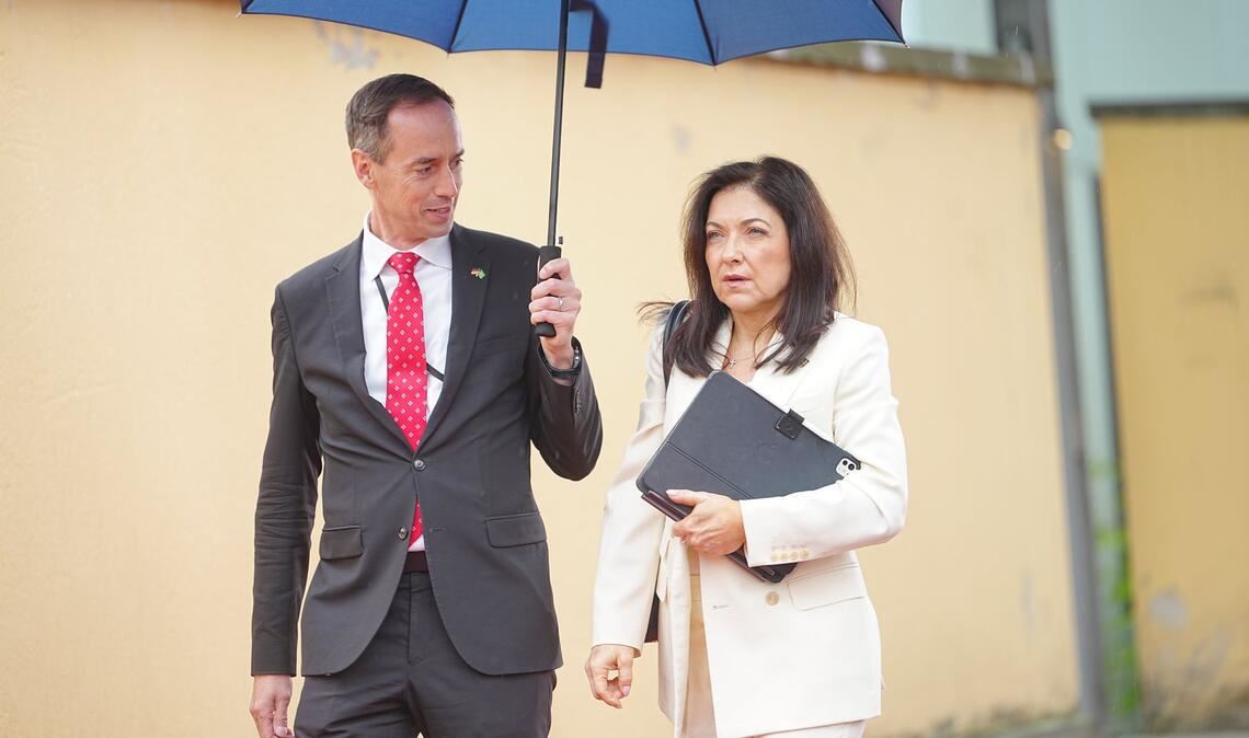 Nach den Worten von Wirtschaftsministerin Reiche geht es unter anderem darum, die Raffineriekapazitäten hochhalten zu können.