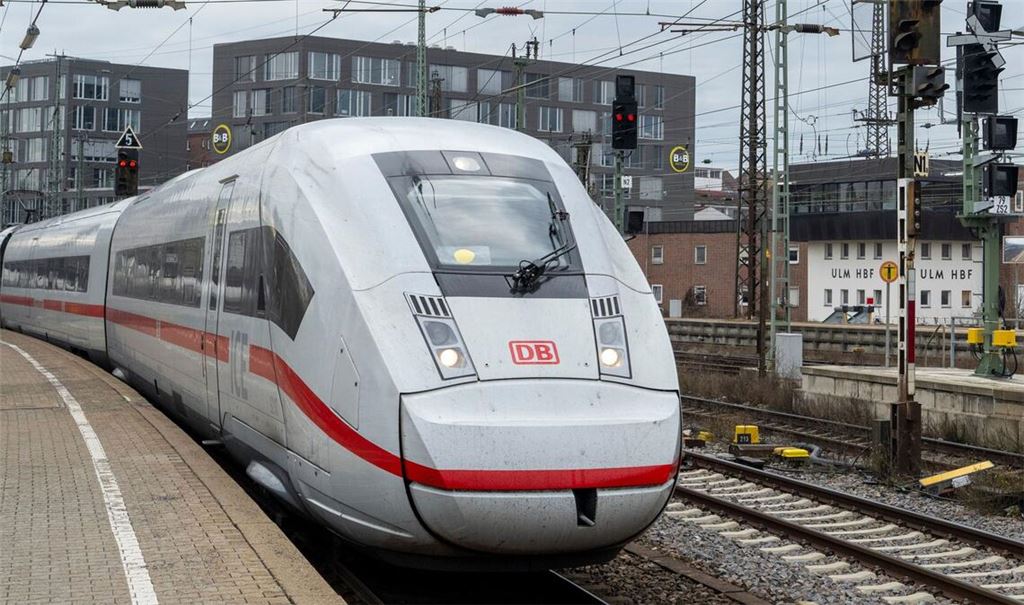 Nach der Evakuierung eines ICE im Ulmer Hauptbahnhof ist klar, was die Räumung des Zuges  ausgelöst hat (Symbolfoto).