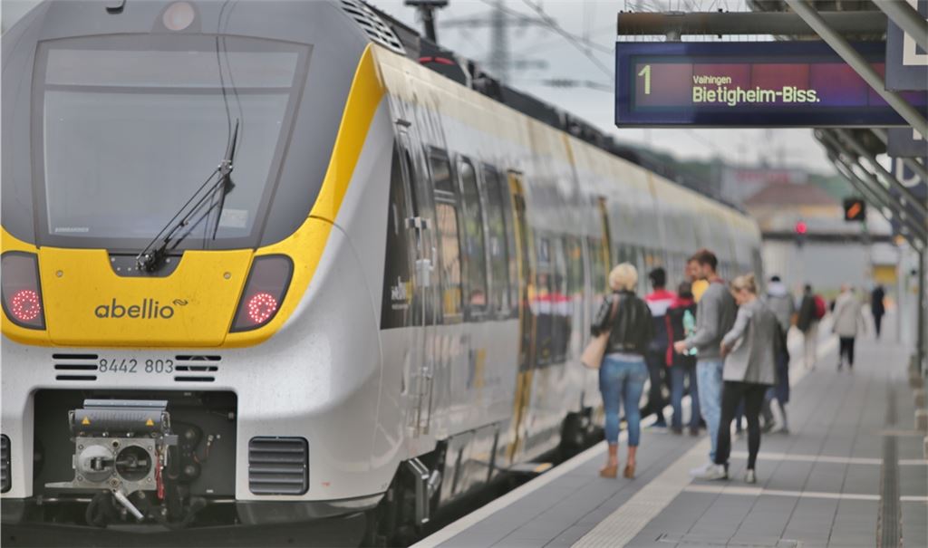 Nach der Insolvenz von Abellio müssen die Bahnkunden auf weitere Verbesserungen des Angebots auf der Schiene in Richtung Karlsruhe noch warten. Foto: Archiv