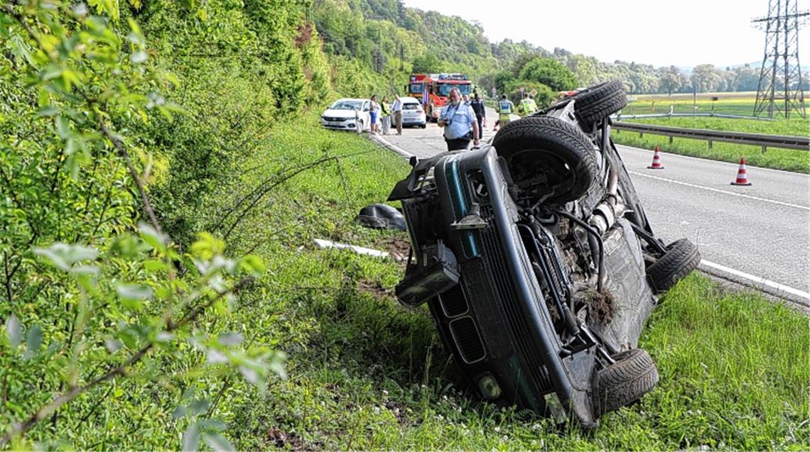 Kurve auf der B 10 wird zum Verhängnis