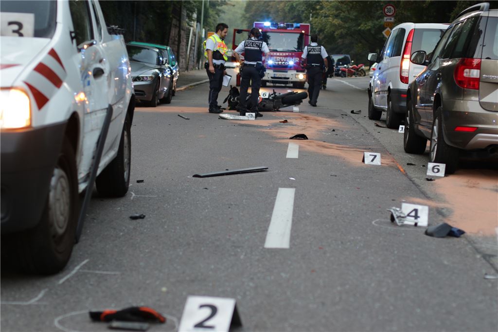 910_0008_116314_eise_Motorradunfall_Calwer_Strasse_Pforz