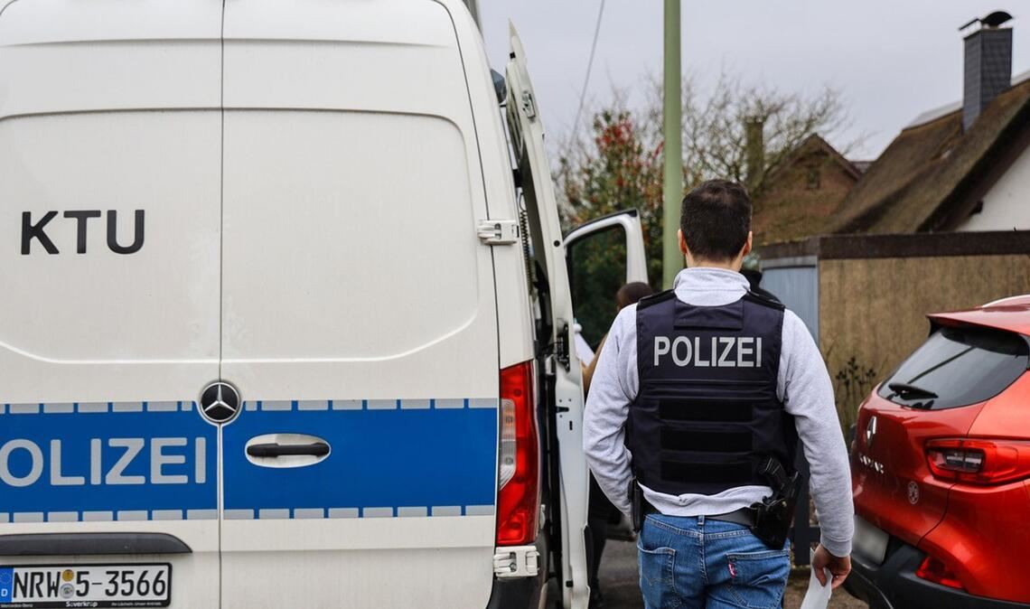 Nach der Tat sicherten Einsatzkräfte Spuren.