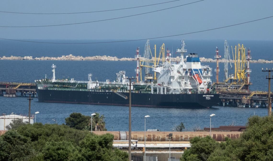 Nach der Verhängung US-amerikanischer Sanktionen will der russische Ölriese Lukoil sich von seinen ausländischen Beteiligungen trennen. (Archivbild)