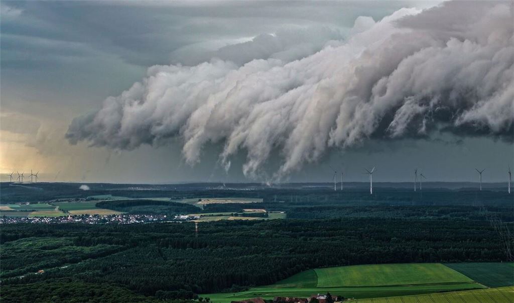 Nach der Vorhersage des DWD können in Baden-Württemberg in den kommenden Tagen örtlich Gewitter aufziehen.