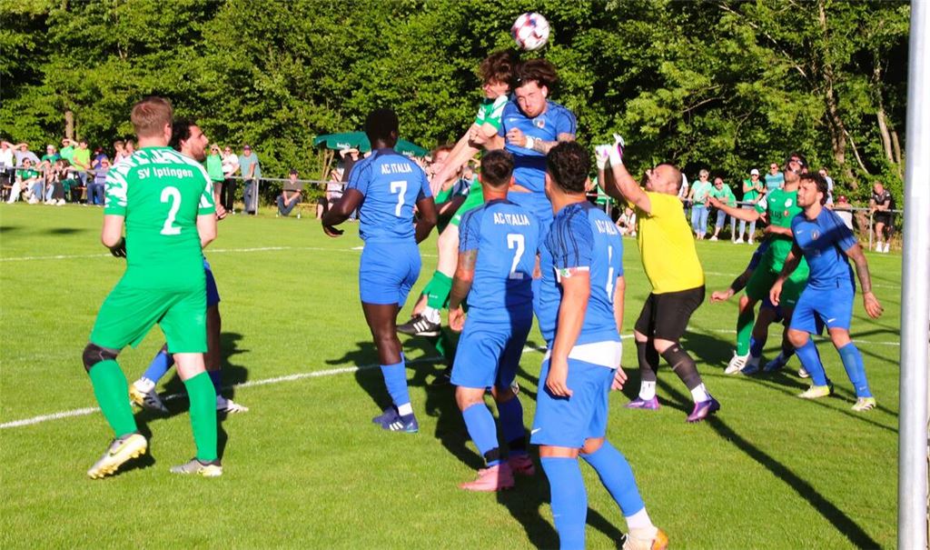 Nach der beeindruckenden Leistung gegen den AC Italia Markgröningen will der SV Iptingen (in Grün) die starke Saison an diesem Freitagabend krönen. Foto: Arning