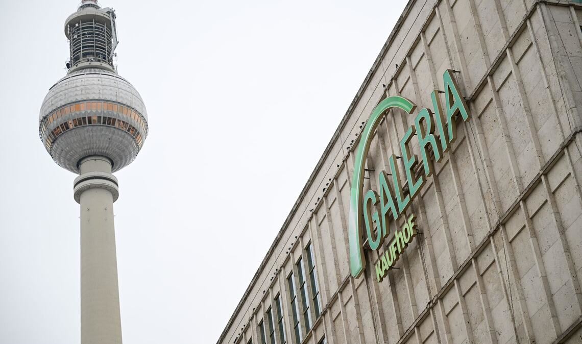 Nach der letzten Insolvenz wollte Galeria den Neustart versuchen. Nun mehren sich die Hinweise, dass die Warenhauskette schon wieder in Schwierigkeiten ist.