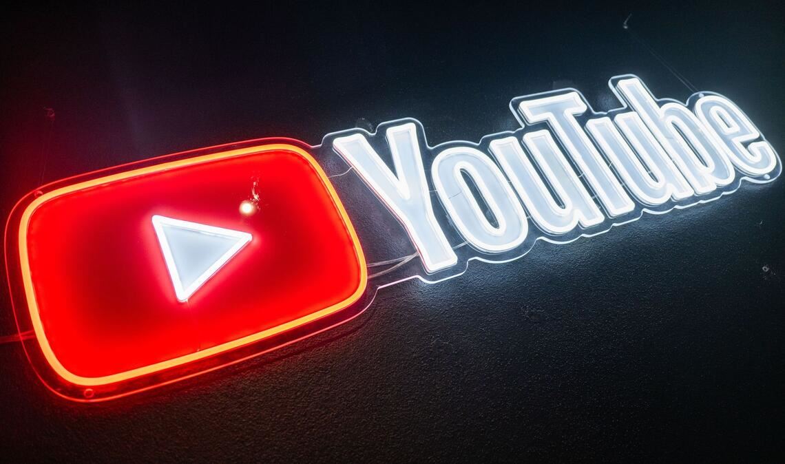 Nach einem Landgerichtsurteil müssen gesponserte YouTube-Videos klarer als bislang als Werbung gekennzeichnet werden.