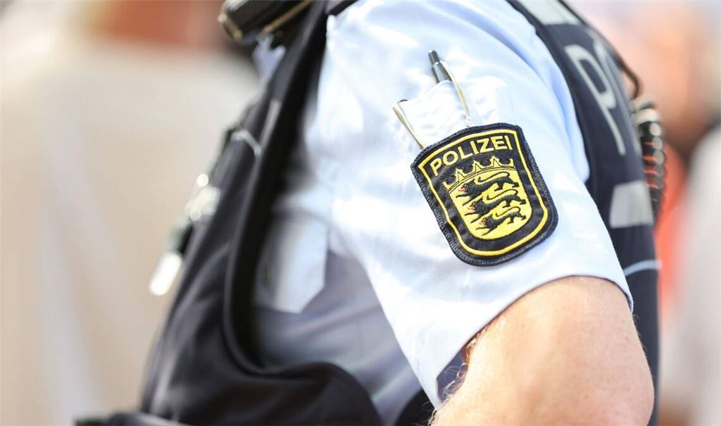 Nach einer Messerattacke ermittelt die Polizei wegen des Verdachts des versuchten Totschlags gegen einen Jugendlichen (Symbolfoto).