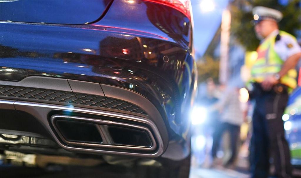 Nach einer riskanten Verfolgungsfahrt im Landkreis Heilbronn wurde ein mehrfach straffällig gewordener Mann in Untersuchungshaft genommen (Symbolfoto).