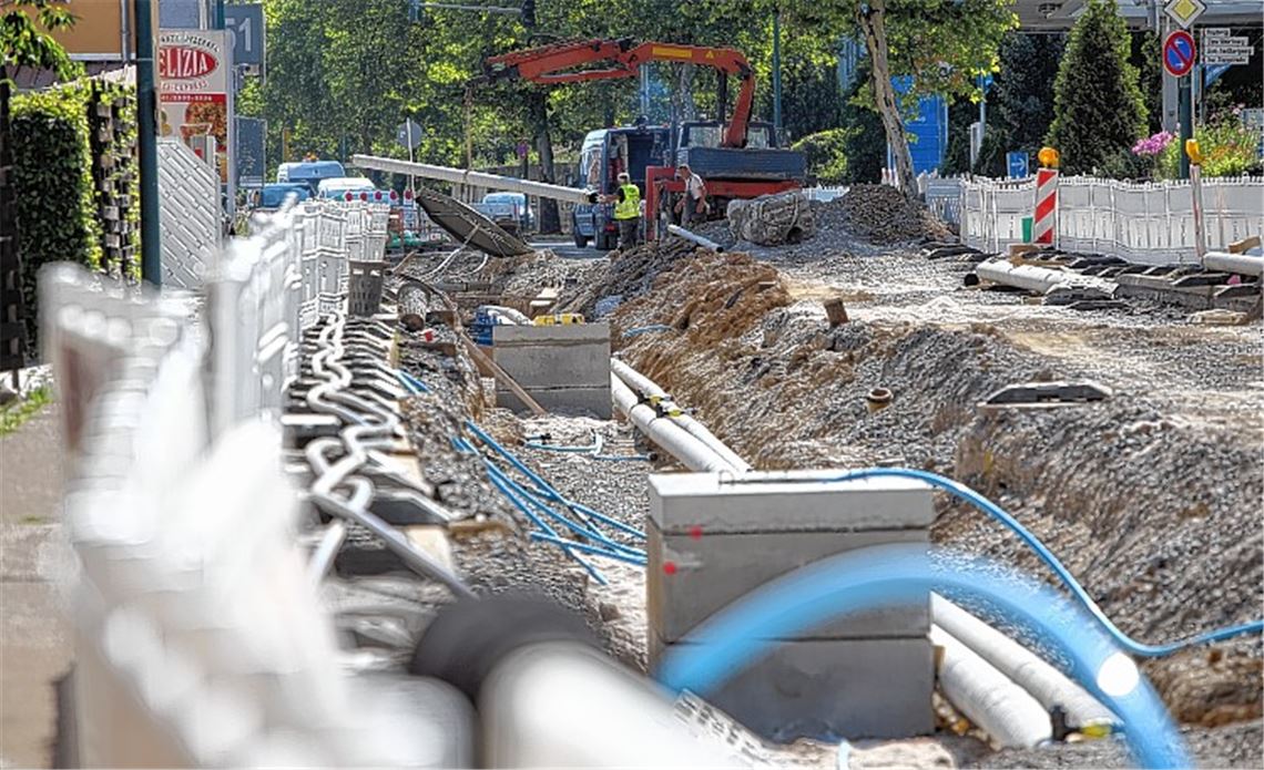 B10: Bautrupp will Verspätung aufholen