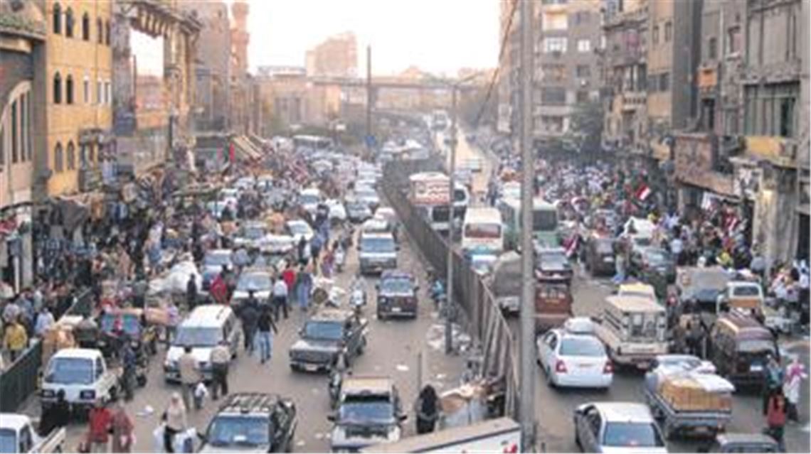 Nach heftigen Unruhen gegen das Regime Mubarak hofft Ägypten, dass das pulsierende (Handels-)Leben  wie hier am Rande des Khan El-Khalili-Bazars in Kairo  bald wieder zur Normalität wird. Auch viele Unternehmen aus der Region beobachten die Entwicklung in Nordafrika mit Besorgnis, weil Ägypten für sie als Exportmarkt wichtig ist.
Foto: Hansen