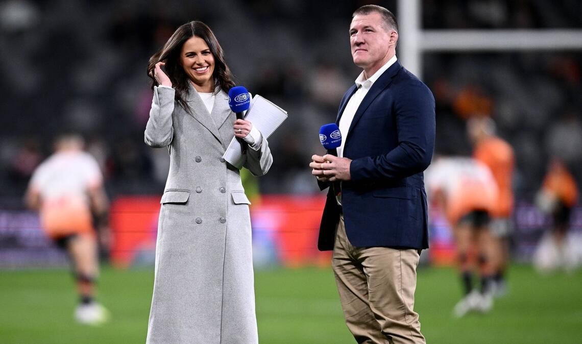 Nach ihrem kuriosen TV-Aussetzer bittet Reporterin Danika Mason (l.) um Verzeihung (Archivfoto).