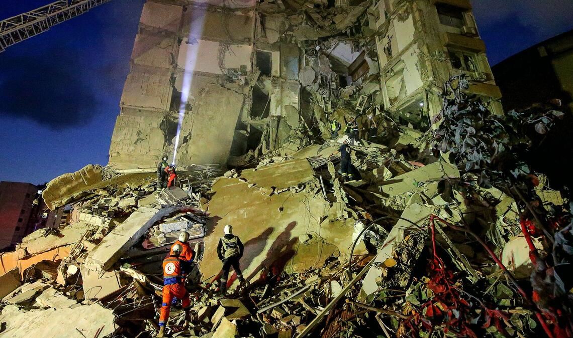 Nach jüngsten Angaben des libanesischen Gesundheitsministeriums wurden am Mittwoch mindestens 182 Menschen getötet. Aber warum greift Israel Libanon an? - Ein Blick auf die Hintergründe des Konflikts, die Rolle der Hisbollah und die geopolitischen Spannungen im Nahen Osten.