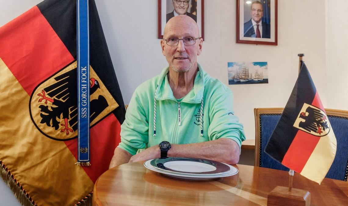 Nach knapp 39 Jahren verlässt Chef-Stewart Burkhart Kempcke die "Gorch Fock".