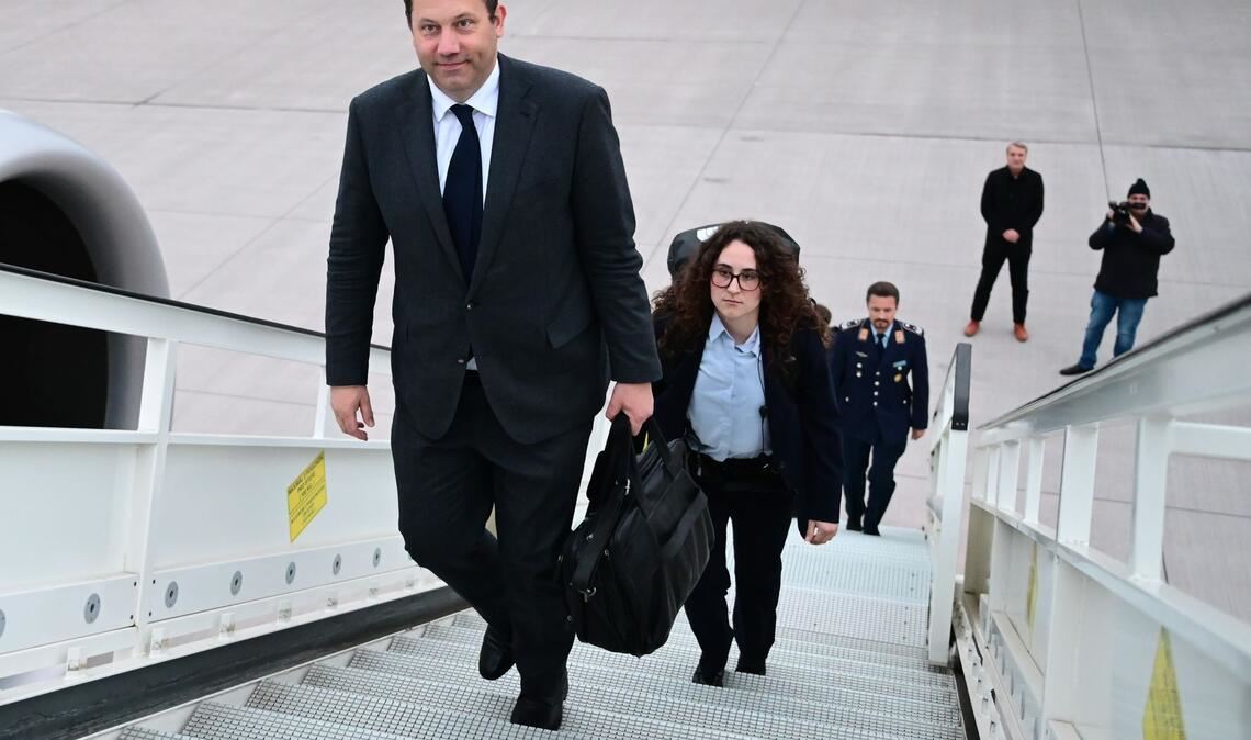 Nach seiner Reise zur IWF-Frühjahrestagung nach Washington geht es für Finanzminister und SPD-Chef Klingbeil nach Barcelona. (Archivbild)