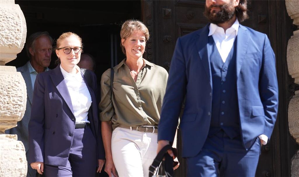 Nach stundenlanger Befragung verlässt Christina Block das Gerichtsgebäude.