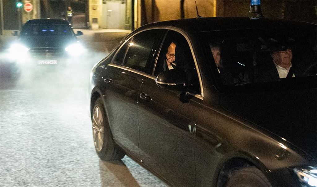 Nach zwei langen Verhandlungstagen wurden zunächst noch keine Ergebnisse mitgeteilt.