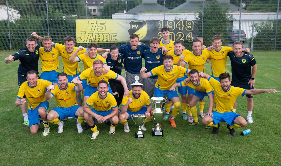 Nachdem der TSV Phönix Lomersheim den Stadtpokal am Montagabend bereits zum fünften Mal in Folge gewonnen hat, darf er die Trophäe nun behalten.