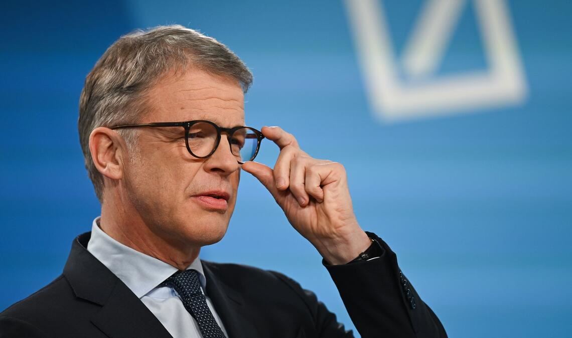 Nachdem die Deutsche Bank 2025 mit gut 9,7 Milliarden Euro den höchsten Vorsteuergewinn ihrer Geschichte erzielt hat, will Vorstandschef Christian Sewing die Rendite des Geldhauses weiter nach oben treiben. (Archivbild)