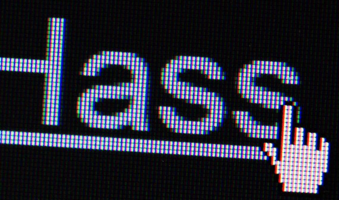 Nachdem sie den Tod ihres Babys öffentlich gemacht hatten, begegnete dem Pärchen eine Welle des Hasses, berichtet Influencerin Lisa-Marie Straube. (Symbolbild)