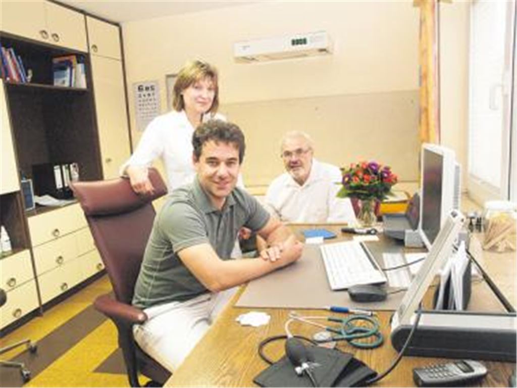 Nachfolge geregelt: Für Dr. Detlef Engelmann (re.) ist Dr. Martin Mühl neu in die Praxisgemeinschaft mit Dr. Gabriele Böhm eingestiegen. Foto: Eier