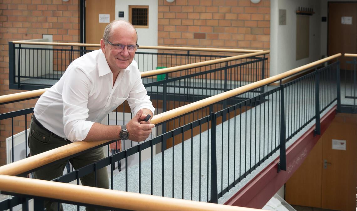 Mühlacker: Neun Bewerbungen für Bürgermeisteramt Nachfolger gesucht: Neun Personen wollen auf Winfried Abicht als Bürgermeister folgen. Foto: Archiv/Fotomoment